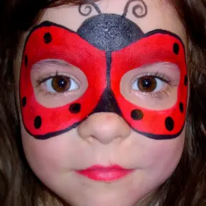 Kinderschminken für Fasching - So lustig und farbenfroh können die Gesichter Ihrer Kleinen glänzen
