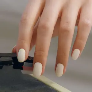 Maniküre-Trends 2023 - Vanilla Nails selber machen