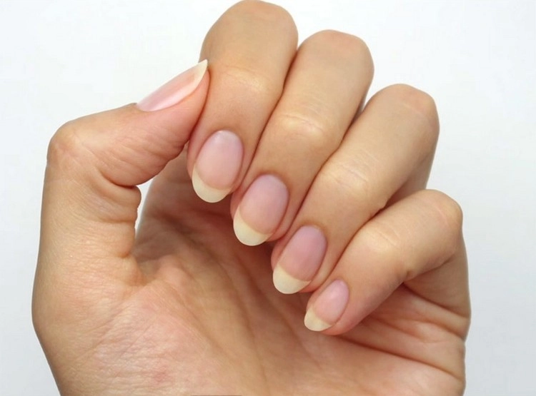 Ovale Nägel lassen Ihre Finger länger und schlanker erscheinen