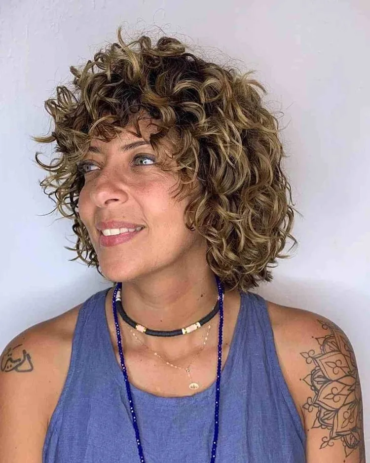 Runder Bob für lockiges Haar moderne Frisur