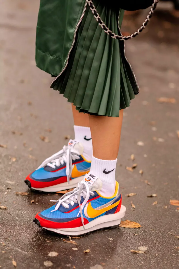 Schuhtrends Frühjahr farbige Sneaker Trends Frühling 2023