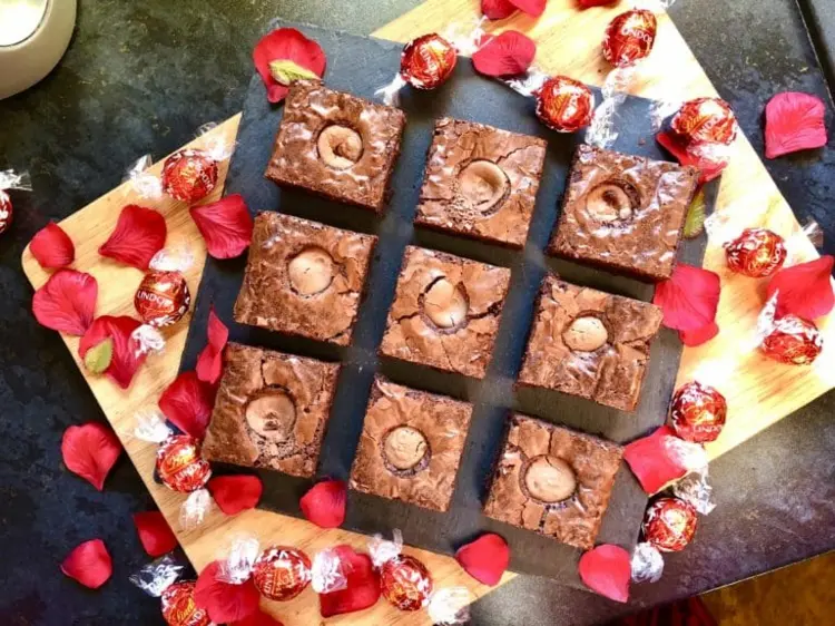 Valentinstag Desserts mit Lindor-Kugeln - Saftige Brownies mit Lindt