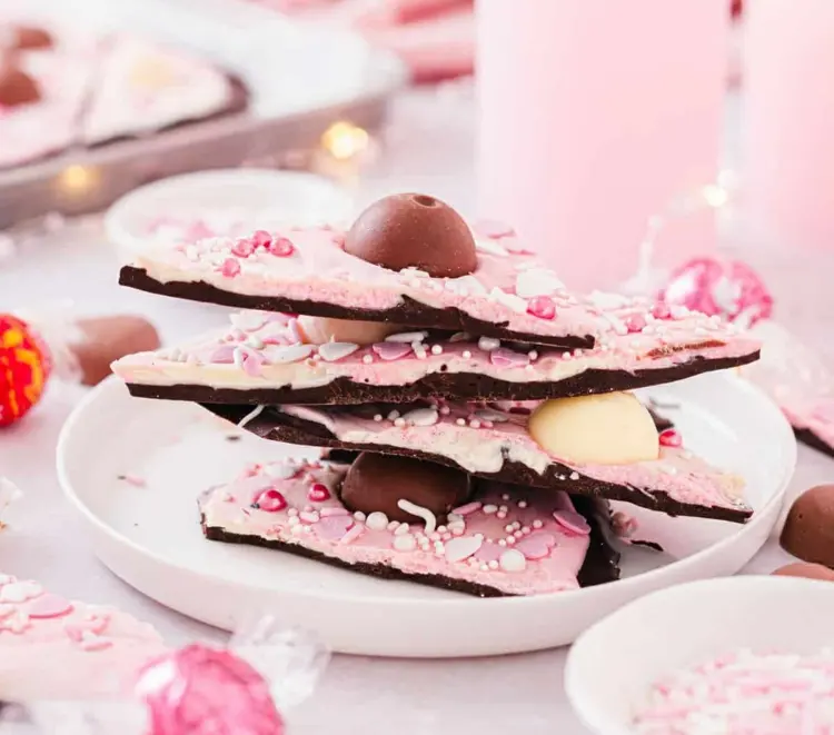 Valentinstag Desserts mit Lindor-Kugeln - Schokolade in Rosa selber machen