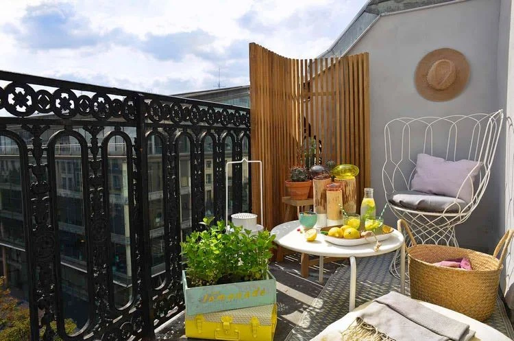 Balkon im Frühling dekorieren - Verwenden Sie natürliche Materialien