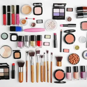 Wie kann man das Make-up nach Marie Kondo organizieren?