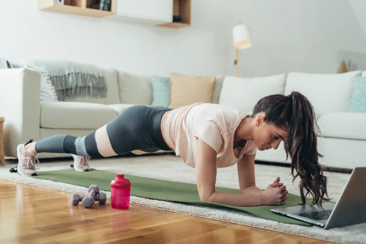 jeden Tag planken Vorteile wie lange Plank halten abnehmen