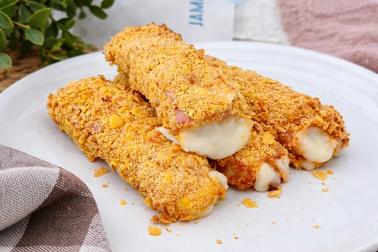 Schinken-Käse-Röllchen als Karneval-Snacks braten, backen oder frittieren