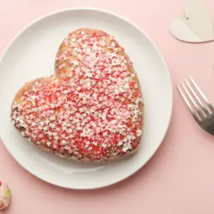 schneller Schokokuchen mit Zuckerguss Valentinstag-Kuchen in Herzform