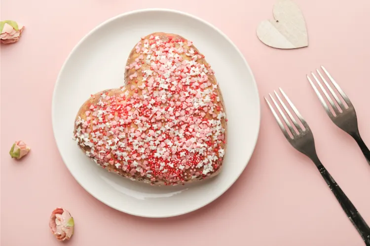 schneller Schokokuchen mit Zuckerguss Valentinstag-Kuchen in Herzform