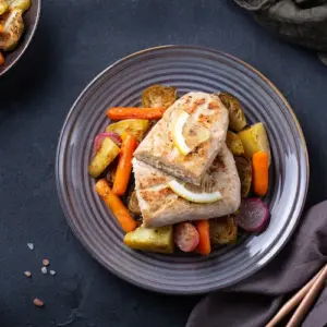 vegane mahlzeiten mit fischfilets als magere proteinqulle für meditterrane diät