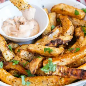 Air Fryer Sellerie Pommes mit würziger veganer Mayo