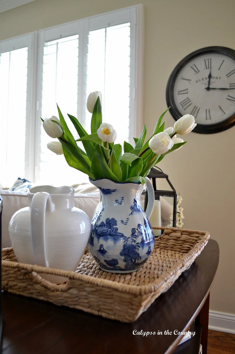 Frühlingsdeko mit Tulpen