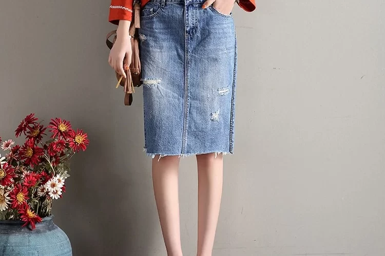 Röcke, die über Ihrer natürlichen Taille liegen, lassen Ihre Beine optisch länger erscheinen