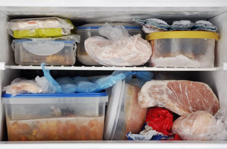 Sortieren Sie die eingefrorene Lebensmittel aus