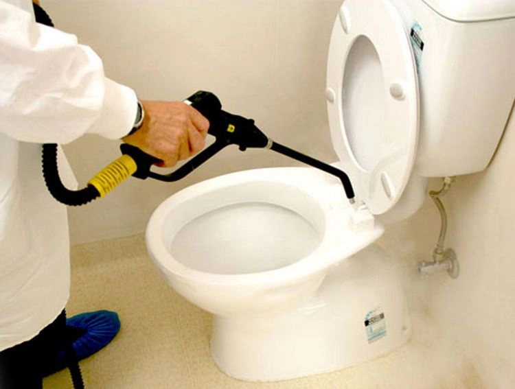 Toilette strahlend sauber bekommen mit Dampfgerät