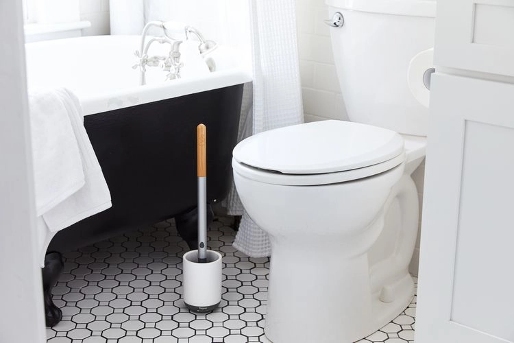 Toilette und Klobürste mit Spülmittel reinigen - natürliche Methode zur Klobürstenhalter-Reinigung