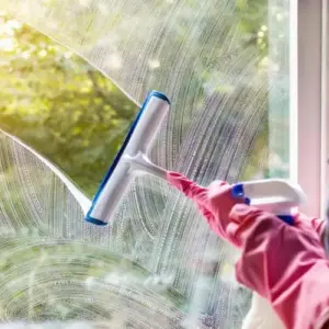 Fenster mit Seifenwasser putzen Anleitung