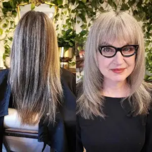 Frisuren-Trends im Frühling 2023 - dünnes Haar und Brille