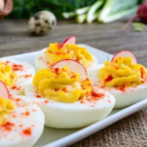 Leckere, gefüllte Eier selber in einigen Minuten zubereiten
