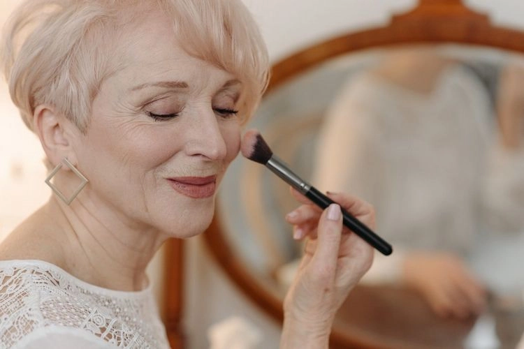 make-up trends 2023 for mature women make-up tips for spring and summer