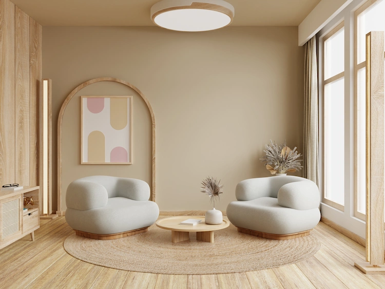 minimalistisch eingerichtetes wohnzimmer mit beigen farbtönen im japandi stil