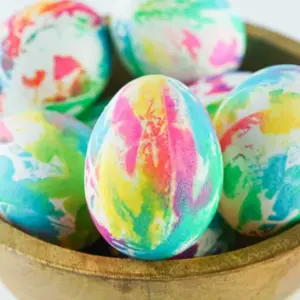 ostereier färben mit kindern wie eier färben mit küchenpapier