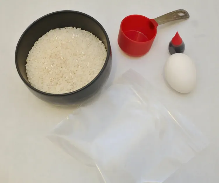painting easter eggs with rice like coloring eggs with grains of rice
