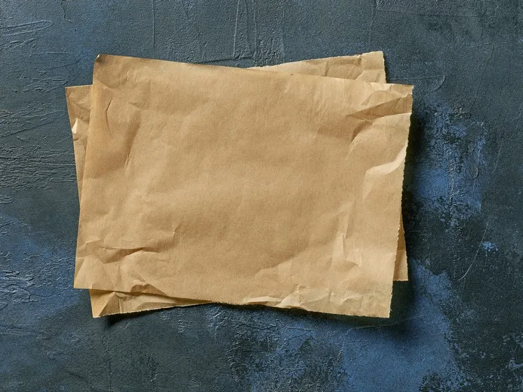 Putz-Tricks - So können Sie Staub, Fett und Kalkablagerungen mit Backpapier reinigen