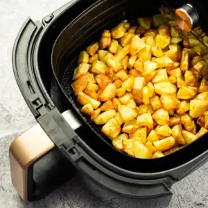 schnelle Rezepte Heißluftfritteuse knusprige Bratkartoffeln aus dem Aifryer
