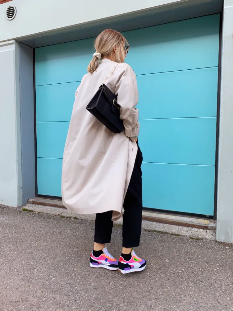 schwarze Hose Outfits wie bunte Sneaker kombinieren