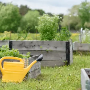 sich die gartenarbeit erleichtern und hochbeete aus naturmaterialien im garten anlegen