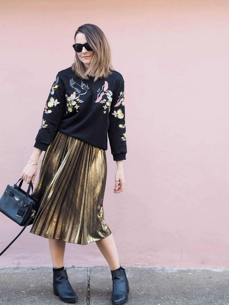 What skirts for women with a belly - tips on how to style a pleated skirt