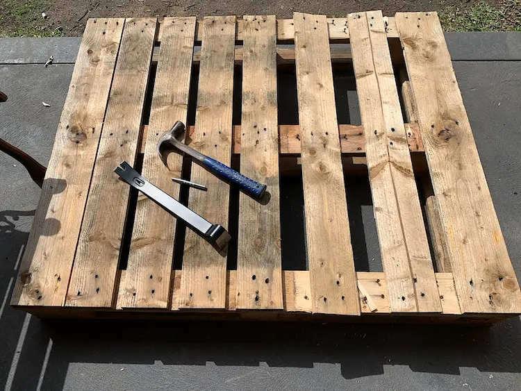How to build and fill a raised bed out of pallets