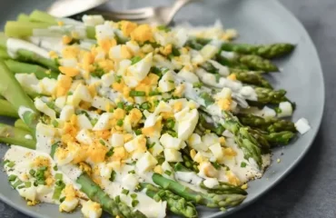 Eiersalat mit Spargel - Überraschen Sie Ihre Familie mit diesem Rezept für gesunde Mahlzeit im Frühling