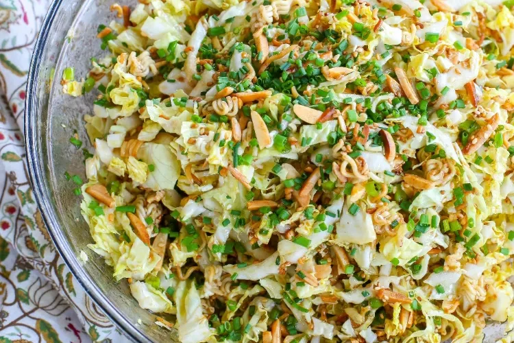 friss dich dumm salat rezept chinakohlsalat mit ramen nudeln und mandeln