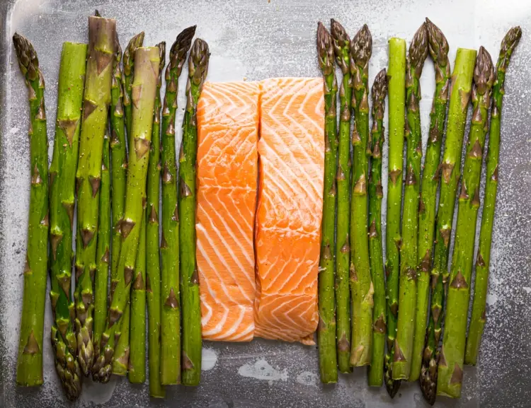 Baked green asparagus with salmon in the oven
