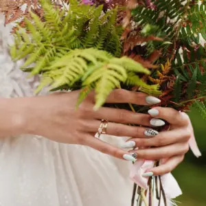 hochzeit trends 2023 hochzeitsnägel 2023 bilder weiße nageldesigns