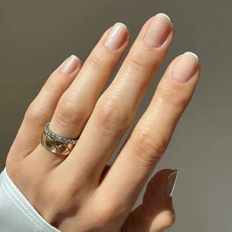 micro french nails für kurze nägel lipliner nails nageltrend 2023