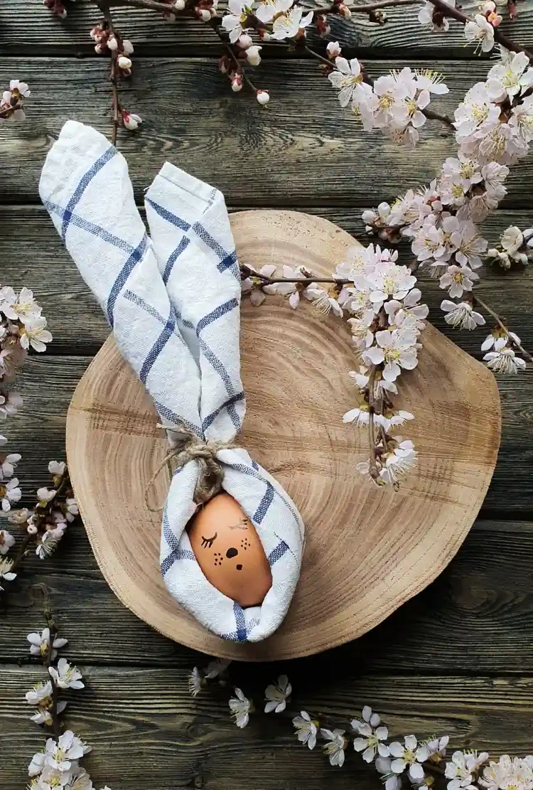 Cute idea for the Easter table - bunny ears and face on an egg