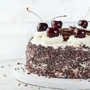 Schwarzwälder Kirschtorte backen - Rezept nach Omas Art