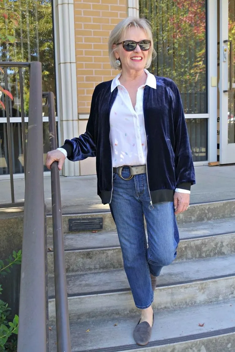 Straight Jeans ab 50 und 60 tragen - hilfreiche Mode-Tipps
