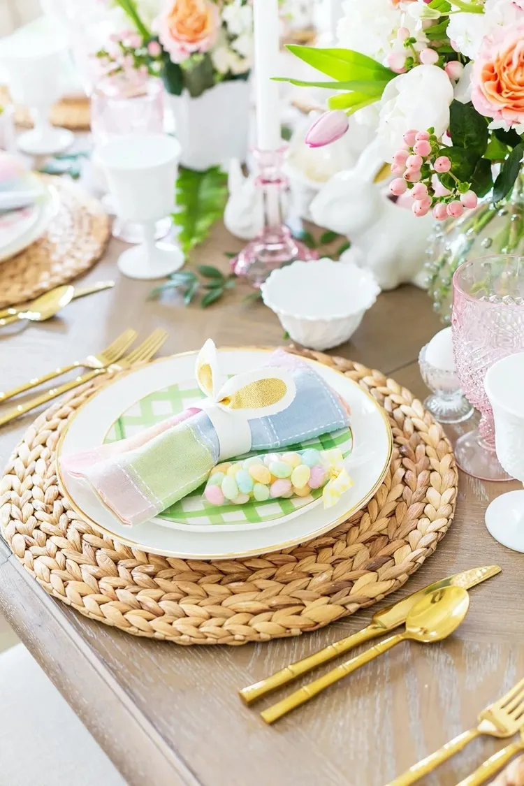 Tischdeko zu Ostern in Pastellfarben einfache Ideen für die Servietten