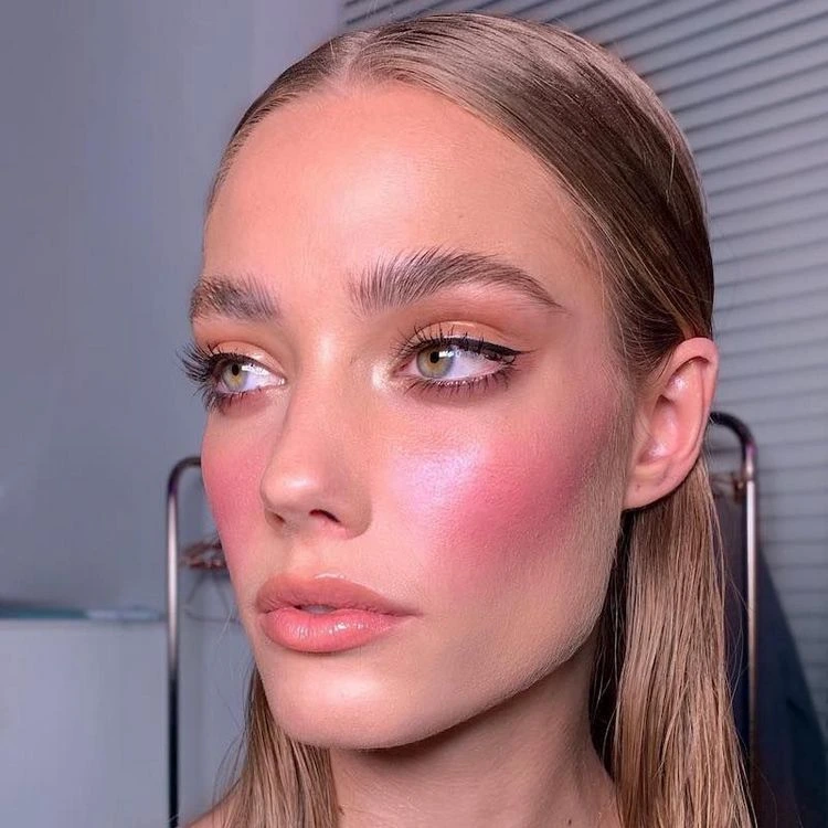 Barbie Glow Blush - Make-up für natürliches Aussehen