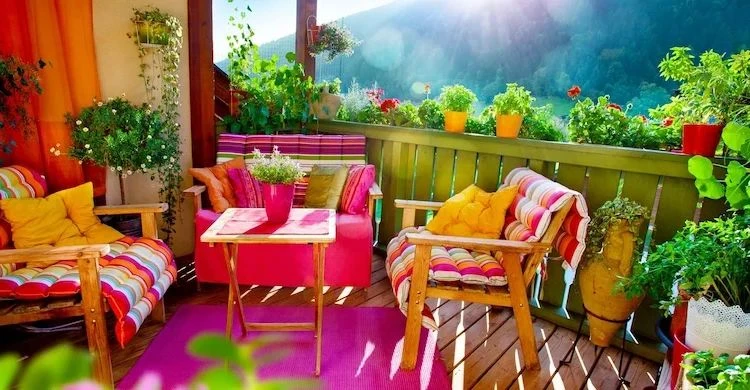 Farbenfrohe Deko für Ihren Balkon