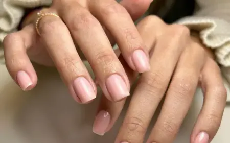 gelnägel frauen ab 50 clean nails nageltrend frühling 2023