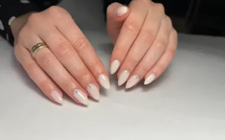 hochzeitsnägel 2023 milk nails nageltrend frühling sommer.jpg