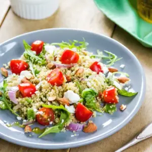 quinoa salat mit feta und tomaten schnelle grillsalate rezepte