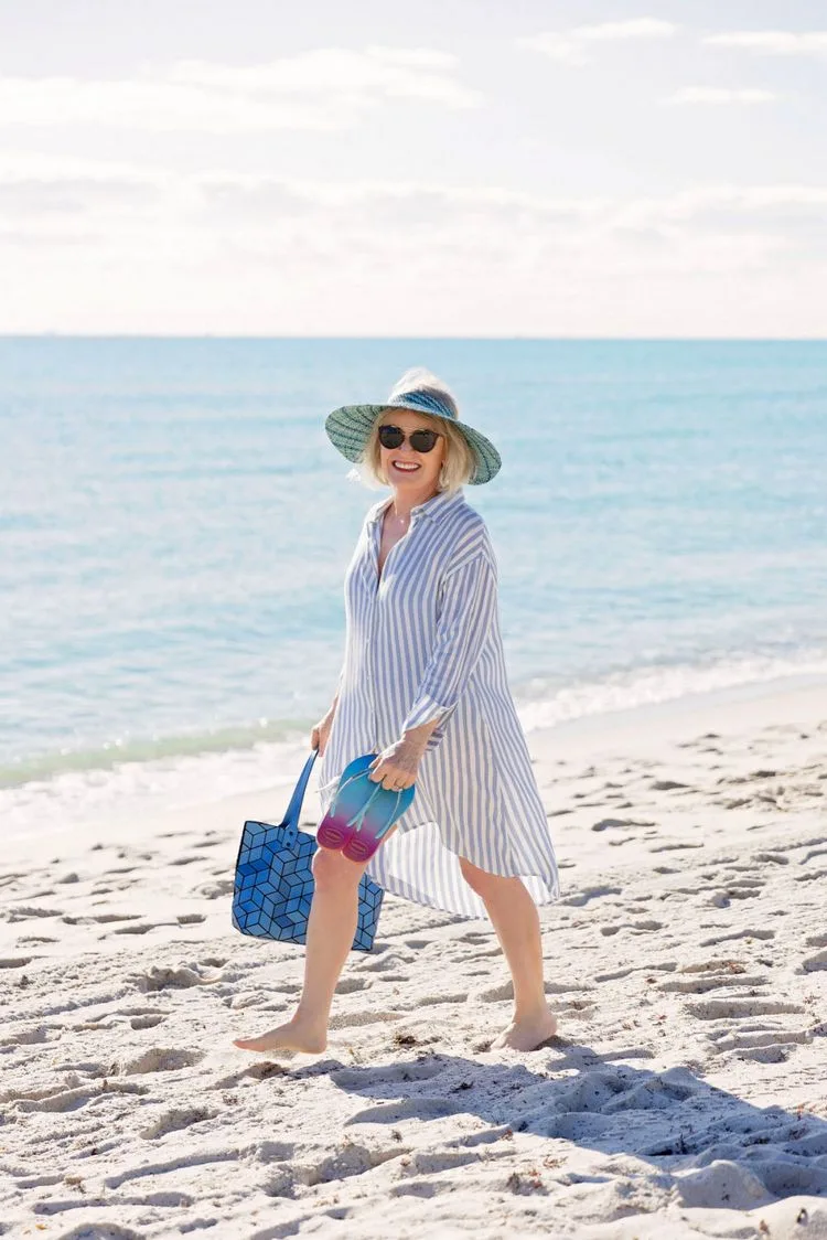 Strandoutfit mit Hemdkleid für Frauen über 60