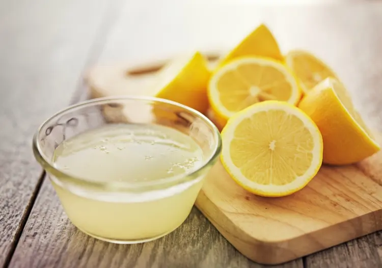 Birkenstock putzen und sauber machen mit Zitronensaft