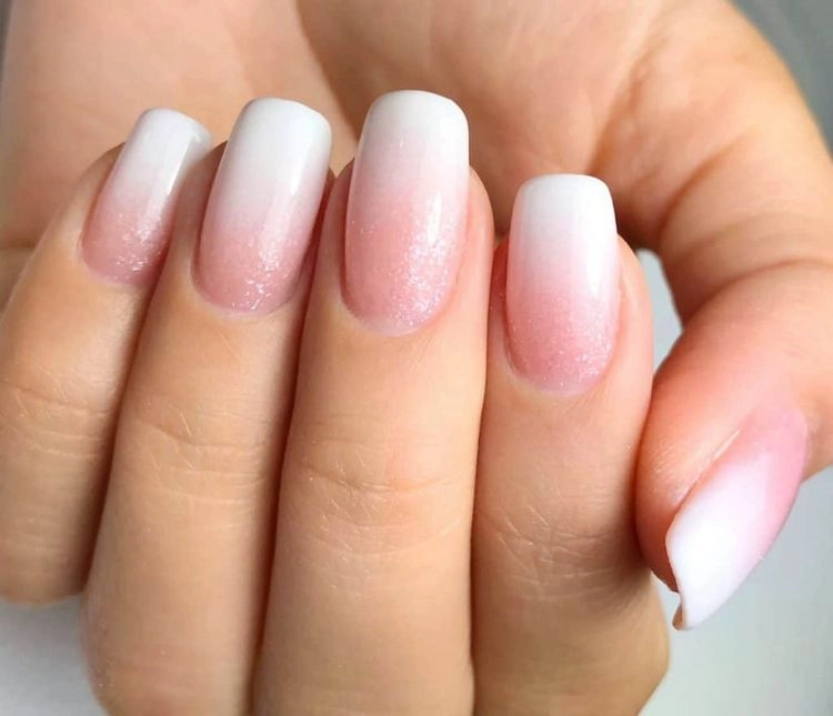 French Fade Nails als Trend im Sommer 2023